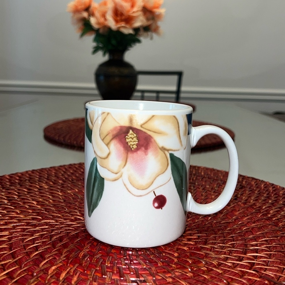 SAVANNAH GROVE Magnolia Ceramic Mug for Dining.
